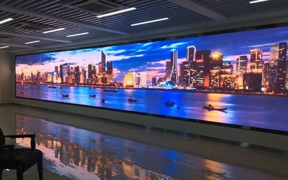 صفحه نمایش LED داخلی با وضوح بالا و نرخ تازه‌سازی بالا برای اتاق جلسات