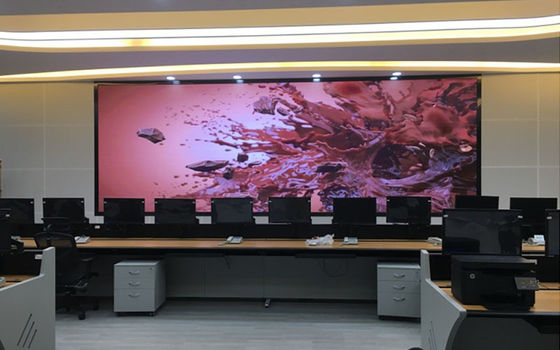 صفحه نمایش LED داخلی با وضوح بالا و نرخ تازه‌سازی بالا برای اتاق جلسات