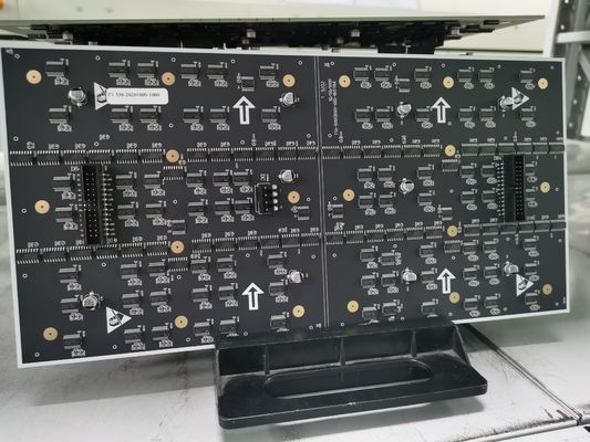 دیوار ویدئویی LED منحنی P1.538 RGB داخلی تمام رنگی نمایشگر LED 3840 هرتز