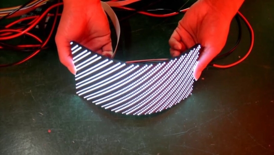 240 * 120 میلی متر LED ماژول انعطاف پذیر P4 صفحه نمایش LED تاشو 1200 هرتز