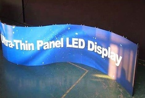 نمایشگر پرده ای ماژول انعطاف پذیر LED تجاری FPC 200W/M2 1/64s
